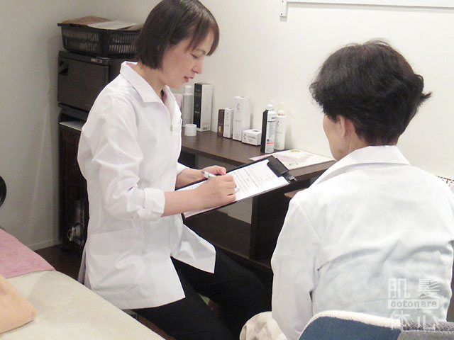 リアボーテ ハーブトリートメントの流れ|【東京 港区 北青山】「からだのことなら」は、肌・髪・体・心の悩みの改善に「丁寧に寄り添う」メディカル系ケア専門院です。肌質改善・加齢肌対策・薄毛・抜け毛をはじめ、体調不良・痛みなどでお悩みなら1度ご来院下さい。ヒト由来幹細胞と植物由来幹細胞のリアボーテ クレアスキン・グランスキン化粧品正規販売代理店